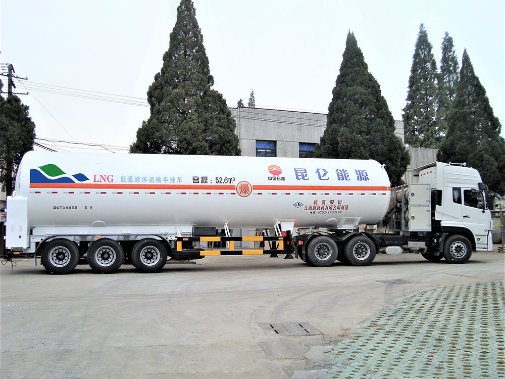 LNG transport semi-trailer